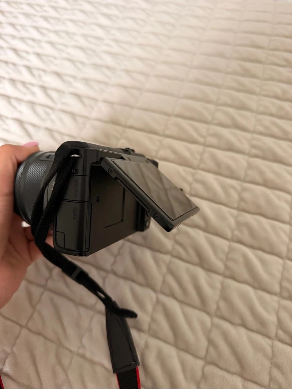 Canon EOS M200 Mirrorless camera with EF-M 15-45mm lense- Black